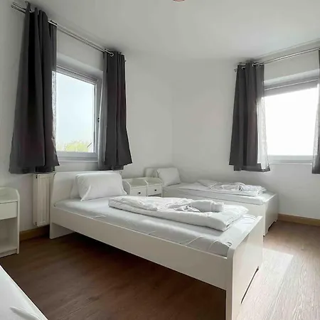 Апартаменты Sad231 - Moderne Monteurwohnung Uebergangswohnung Швандорф