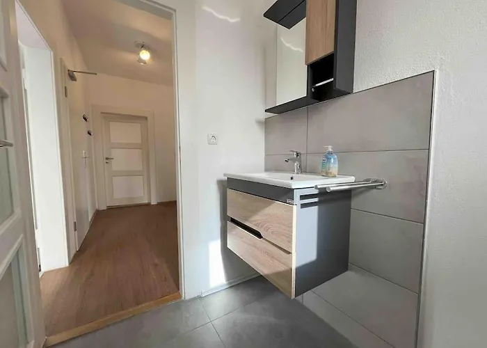 Sad231 - Moderne Monteurwohnung Uebergangswohnung Apartament Schwandorf